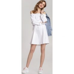 Biała Sukienka Echoreino. Białe sukienki damskie Renee, s, bez wzorów, bez kołnierzyka, bez rękawów, mini, oversize. Za 89,99 zł.