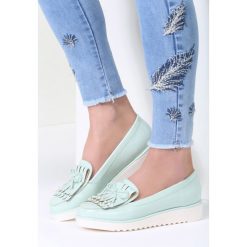 Miętowe Mokasyny White Heaven. Zielone mokasyny damskie vices, bez wzorów, bez obcasa, na płaskiej podeszwie, bez zapięcia. Za 49,99 zł.