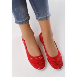 Czerwone Balerinki Heap. Czerwone baleriny damskie Multu, bez wzorów, bez obcasa. Za 29,99 zł.