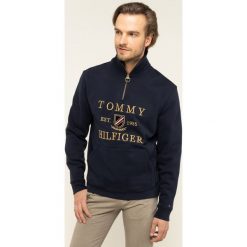 Bluza TOMMY HILFIGER Icon Half Zip Mock MW0MW11574. Niebieskie bluzy męskie TOMMY HILFIGER, s, bez wzorów, bez kołnierzyka, bez rękawów, bez kaptura. W wyprzedaży za 439,00 zł.