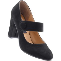 Czółenka z paskiem bonprix czarny. Czarne buty ślubne damskie marki bonprix, ze skóry, na słupku. Za 79,99 zł.