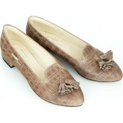 Balerinki w szpic z tłoczeniem - skóra naturalna - model 045 - kolor taupe. Szare baleriny damskie Zapato, bez wzorów, z jeansu, klasyczne, bez obcasa, na obcasie. W wyprzedaży za 179,40 zł.