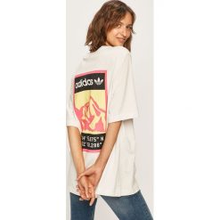 Adidas Originals - T-shirt. Białe topy damskie adidas Originals, s, z nadrukiem, z bawełny, z okrągłym kołnierzem. Za 119,90 zł.