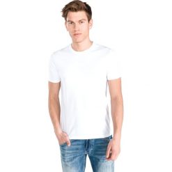 Armani Exchange Koszulka Biały. Białe podkoszulki męskie Armani Exchange, l, z nadrukiem, z bawełny, z krótkim rękawem. Za 257,95 zł.