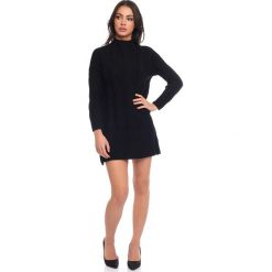 Sukienka "Mag" w kolorze czarnym. Czarne sukienki damskie Scarlet Jones, l, bez wzorów, ze splotem, ze stójką, bez rękawów, mini. W wyprzedaży za 165,95 zł.