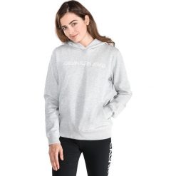 Calvin Klein Bluza Szary. Szare bluzy damskie Calvin Klein, m, z haftami, z bawełny, bez rękawów, bez kaptura. Za 464,95 zł.