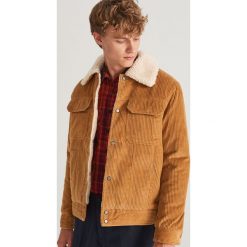 Sztruksowa kurtka typu sherpa - Pomarańczowy. Pomarańczowe kurtki męskie Reserved, s, bez wzorów, ze sztruksu, bez kaptura. Za 239,99 zł.