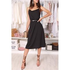 Sukienka VIMELA BLACK. Czarne sukienki damskie IVET, m, bez wzorów, eleganckie, bez kołnierzyka, bez rękawów, długie. W wyprzedaży za 79,00 zł.