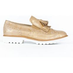 Wężowe półbuty z frędzlami - skóra naturalna - model 247 - kolor złoty wąż. Żółte półbuty damskie Zapato, bez wzorów, ze skóry, bez obcasa, bez zapięcia. W wyprzedaży za 173,40 zł.