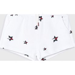 Tommy Hilfiger - Szorty dziecięce 128-176 cm. Białe spodenki dziewczęce TOMMY HILFIGER, bez wzorów, z bawełny, casualowe. W wyprzedaży za 159,90 zł.