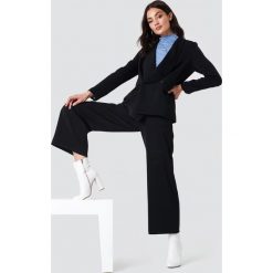NA-KD Classic Dwurzędowa błyszcząca marynarka - Black. Czarne marynarki damskie NA-KD Classic, bez wzorów. Za 121,95 zł.