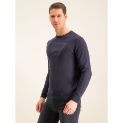 Sweter Guess M01R40 Z0990. Niebieskie swetry męskie Guess, m, z aplikacjami, z bawełny, klasyczne, z klasycznym kołnierzykiem, bez kaptura. W wyprzedaży za 219,00 zł.