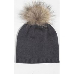 Parfois - Czapka. Szare czapki damskie marki Parfois, na zimę, z elastanu. W wyprzedaży za 49,90 zł.