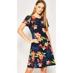 Sukienka codzienna DKNY DD9D1549. Sukienki damskie DKNY, na co dzień, bez wzorów, z elastanu, bez kołnierzyka, bez rękawów, proste. Za 549,00 zł.