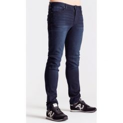 Granatowe jeansy męskie slim fit z czarną aplikacją. Jeansy męskie Armani Jeans. Za 319,60 zł.