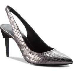 Sandały CALVIN KLEIN - Trudy N12087 Pewter. Szare klapki damskie Calvin Klein, bez wzorów, ze skóry ekologicznej, bez obcasa, na obcasie. W wyprzedaży za 539,00 zł.