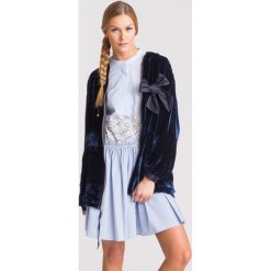 BLUZA TWINSET. Niebieskie bluzy damskie Twinset, bez wzorów, z weluru, bez rękawów, bez kaptura. Za 1609,00 zł.