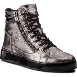 Sneakersy GUESS - FLVND3 LEL12 PEWTE. Półbuty damskie Guess. W wyprzedaży za 389,00 zł.