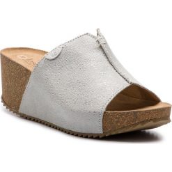 Klapki JOSEF SEIBEL - Meike 07 68707 276 000 Weiss. Białe klapki damskie Josef Seibel, bez wzorów, ze skóry, bez obcasa, na obcasie. W wyprzedaży za 259,00 zł.