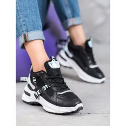 Modne sneakersy z napisami. Sneakersy damskie WEIDE, ze skóry ekologicznej. Za 114,90 zł.