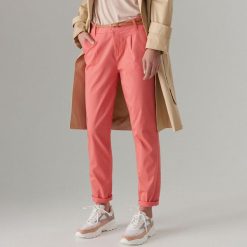Spodnie chinos fit z paskiem - Pomarańczo. Szare spodnie damskie Mohito, bez wzorów. Za 99,99 zł.