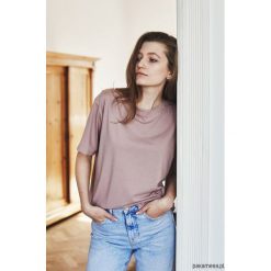 AIMEE KPUDROWY T-shirt. Bluzki damskie Pakamera, bez wzorów, z bawełny, bez kołnierzyka. Za 139,00 zł.