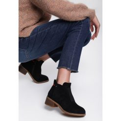 Czarne Zamszowe Botki Oulton. Czarne botki damskie Inny, z zamszu, bez obcasa, na płaskiej podeszwie, bez zapięcia. Za 129,99 zł.