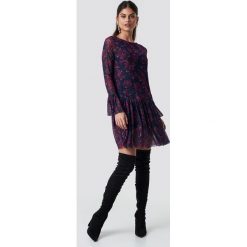 NA-KD Siateczkowa sukienka z okrągłym dekoltem - Multicolor. Szare sukienki damskie NA-KD, na co dzień, bez wzorów, z meshu, z okrągłym kołnierzem, bez rękawów, mini, proste. Za 80,95 zł.