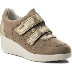 Sneakersy GEOX - D Stardust C D8230C 0LTBN C5000 Beige. Brązowe półbuty damskie Geox, z zamszu. W wyprzedaży za 259,00 zł.