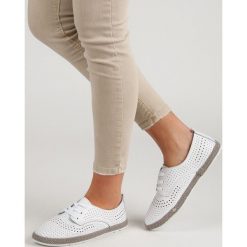 SKÓRZANE TENISÓWKI ESPADRYLE. Białe espadryle damskie marki FILIPPO, bez wzorów, bez obcasa. Za 138,90 zł.