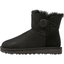 Buty zimowe damskie: UGG MINI BAILEY BUTTON II Śniegowce black