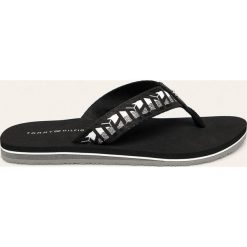 Tommy Hilfiger - Japonki. Niebieskie klapki damskie TOMMY HILFIGER, bez wzorów, ze skóry, bez obcasa, na obcasie. Za 179,90 zł.