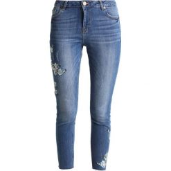 Dorothy Perkins FLORAL EMBROIDED DARCY Jeans Skinny Fit mid wash. Niebieskie rurki damskie Dorothy Perkins. Za 199,00 zł.