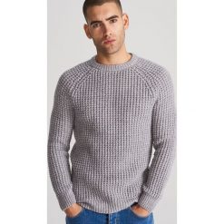 Sweter o grubym splocie - Jasny szary. Szare swetry damskie Reserved, s, bez wzorów, ze splotem, bez kołnierzyka, bez kaptura. Za 159,99 zł.