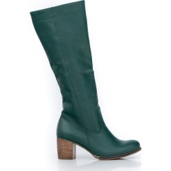 Wsuwane kozaki na słupku - skóra naturalna - model 154 - kolor zielony. Zielone kozaki damskie Zapato, do pracy, na lato, ze skóry, biznesowe, na wysokim obcasie, na obcasie, bez zapięcia. Za 499,00 zł.