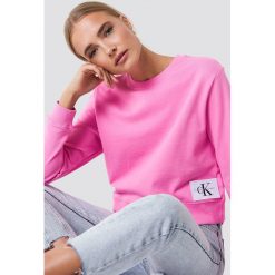 Bluzy damskie: Calvin Klein Bluza Harrisi True Icon Crew Neck – Pink