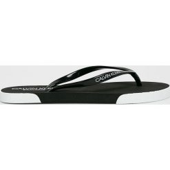 Calvin Klein Underwear - Japonki. Czarne klapki damskie Calvin Klein Underwear, bez wzorów, z materiału, bez obcasa. W wyprzedaży za 119,90 zł.
