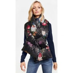 Pikowany szal z kwiatowym nadrukiem. Czarne szaliki męskie marki GERRY WEBER EDITION, z nadrukiem. Za 89,95 zł.