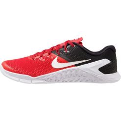 Nike Performance METCON 4 Obuwie treningowe universal red/black/white. Czerwone buty sportowe męskie marki Nike Performance, z materiału. Za 549,00 zł.