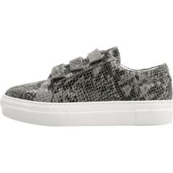 J.LINDEBERG Sneakersy niskie pale grey. Szare trampki i tenisówki damskie marki J.LINDEBERG, ze skóry. W wyprzedaży za 431,40 zł.