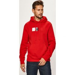 Tommy Hilfiger - Bluza x Lewis Hamilton. Czerwone bluzy męskie TOMMY HILFIGER, xl, z aplikacjami, z bawełny, z kapturem, bez rękawów, z kapturem. Za 649,90 zł.