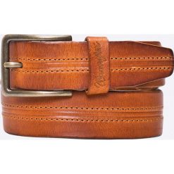 Wrangler - Pasek skórzany. Brązowe paski męskie marki Wrangler, w paski, z materiału. W wyprzedaży za 139,90 zł.