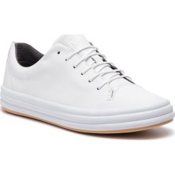 Sneakersy CAMPER - Hoops K200298-004 White. Białe półbuty damskie Camper, na co dzień, bez wzorów, ze skóry, bez obcasa, na płaskiej podeszwie, bez zapięcia. Za 419,00 zł.