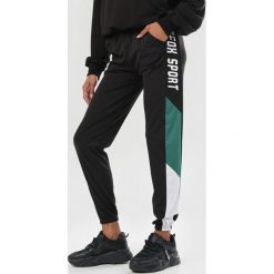 Czarno-Zielone Spodnie Elinnaya. Czarne spodnie damskie Born2be, s, z dresówki. Za 79,99 zł.