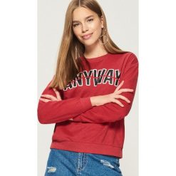 Bluza z nadrukiem - Czerwony. Czerwone bluzy rozpinane damskie Sinsay, m, z nadrukiem. Za 29,99 zł.