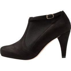Clarks DALIA PEARL Ankle boot black. Czarne czółenka damskie marki Clarks, ze skóry ekologicznej. Za 469,00 zł.