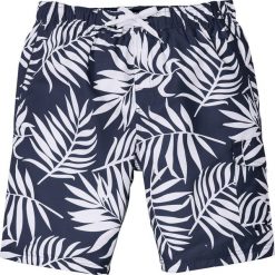 Bermudy plażowe z nadrukiem bonprix ciemnoniebiesko-biały z nadrukiem. Niebieskie spodenki i szorty męskie bonprix, s, z nadrukiem. Za 59,99 zł.