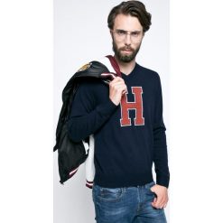 Tommy Hilfiger - Sweter Matthew. Niebieskie swetry klasyczne męskie marki TOMMY HILFIGER, m, z dzianiny, z okrągłym kołnierzem. W wyprzedaży za 269,90 zł.