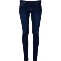 Pepe Jeans jeansy damskie Lola 26/30 ciemny niebieski. Niebieskie jeansy damskie Pepe Jeans, bez wzorów, z jeansu. W wyprzedaży za 169,00 zł.