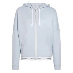 Calvin Klein Z kapturem na zamek Hood tj QS5667E -8ZW (Rozmiar M). Bluzy damskie Calvin Klein, m, bez wzorów, bez rękawów, z kapturem. W wyprzedaży za 208,00 zł.